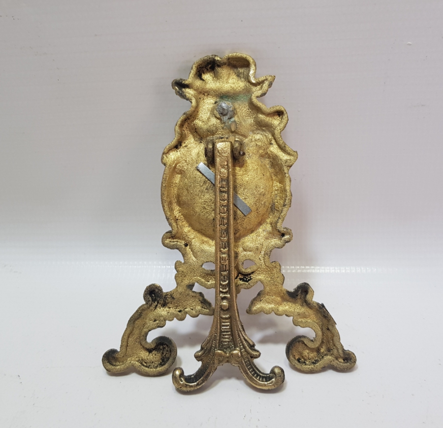 KABARTMA İŞÇİLİKLİ ANTİKA METAL SAAT STANDI