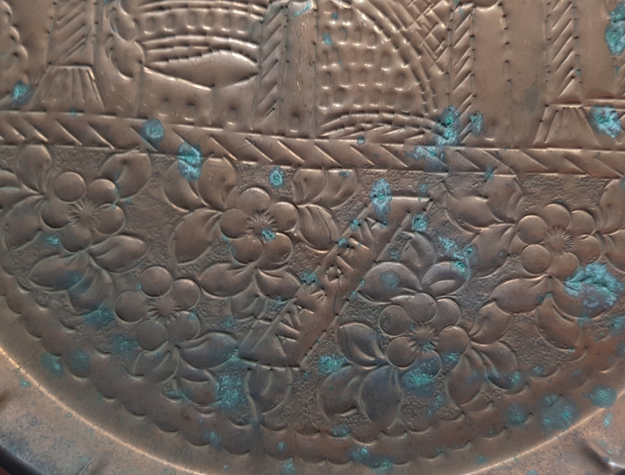 CUMHURİYET BAŞLARI KABARTMA VE KALEM İŞÇİLİKLİ AYASOFYA GÖRSELLİ ANTİKA BAKIR KAHVE TEPSİSİ