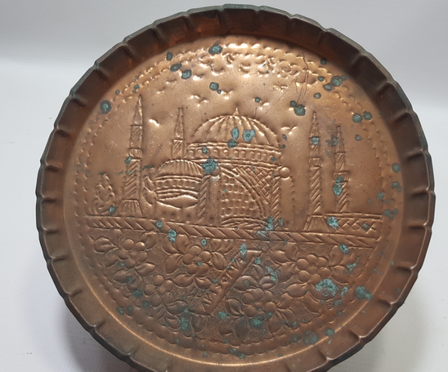 CUMHURİYET BAŞLARI KABARTMA VE KALEM İŞÇİLİKLİ AYASOFYA GÖRSELLİ ANTİKA BAKIR KAHVE TEPSİSİ