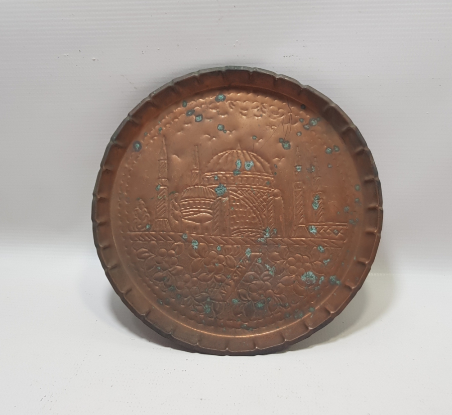 CUMHURİYET BAŞLARI KABARTMA VE KALEM İŞÇİLİKLİ AYASOFYA GÖRSELLİ ANTİKA BAKIR KAHVE TEPSİSİ