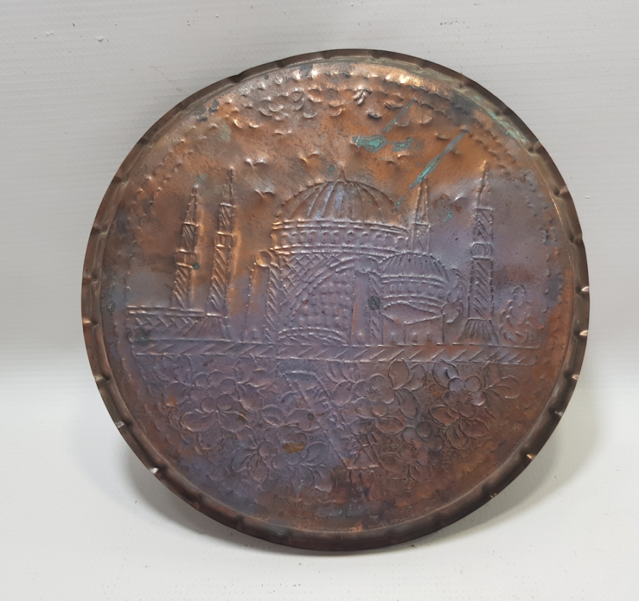 CUMHURİYET BAŞLARI KABARTMA VE KALEM İŞÇİLİKLİ AYASOFYA GÖRSELLİ ANTİKA BAKIR KAHVE TEPSİSİ