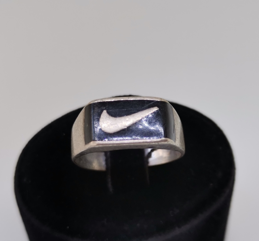 NİKE İŞARETLİ GÜMÜŞ YÜZÜK