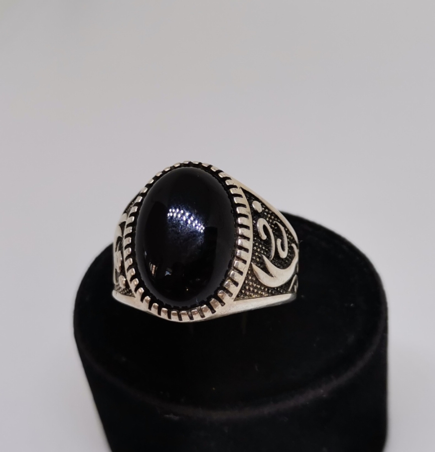 SİYAH AKİK TAŞLI VE ZÜLFİKAR İŞLEMELİ GÜMÜŞ YÜZÜK