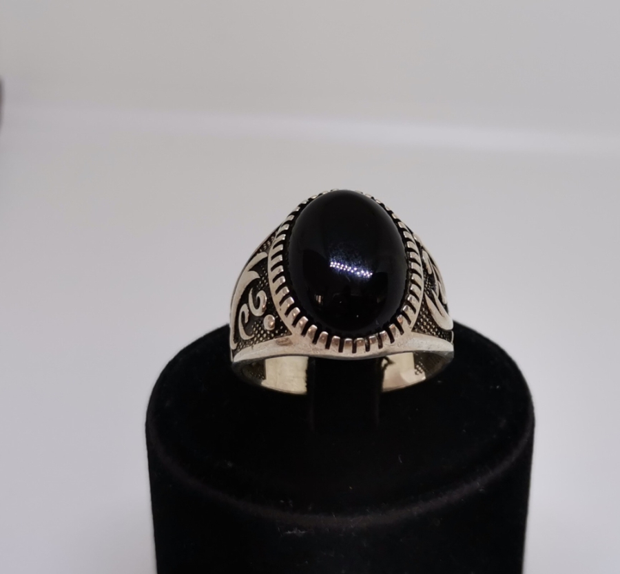 SİYAH AKİK TAŞLI VE ZÜLFİKAR İŞLEMELİ GÜMÜŞ YÜZÜK