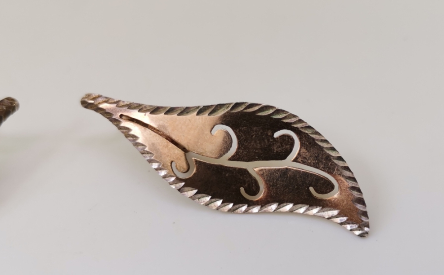 GÜMÜŞ ÜZERİ ALTIN KAPLAMA SANATÇI DAMGALI ÖZEL YAPIM KÜPE