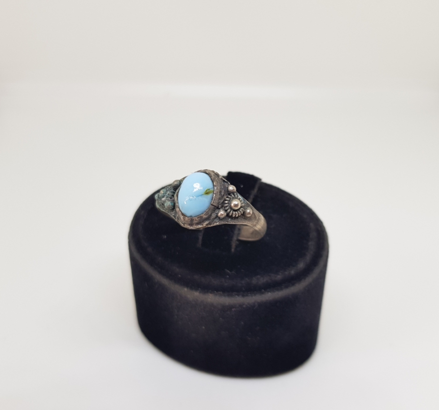 TURKUAZ TAŞLI VE GÜHERZE İŞÇİLİKLİ GÜMÜŞ NAZAR YÜZÜĞÜ