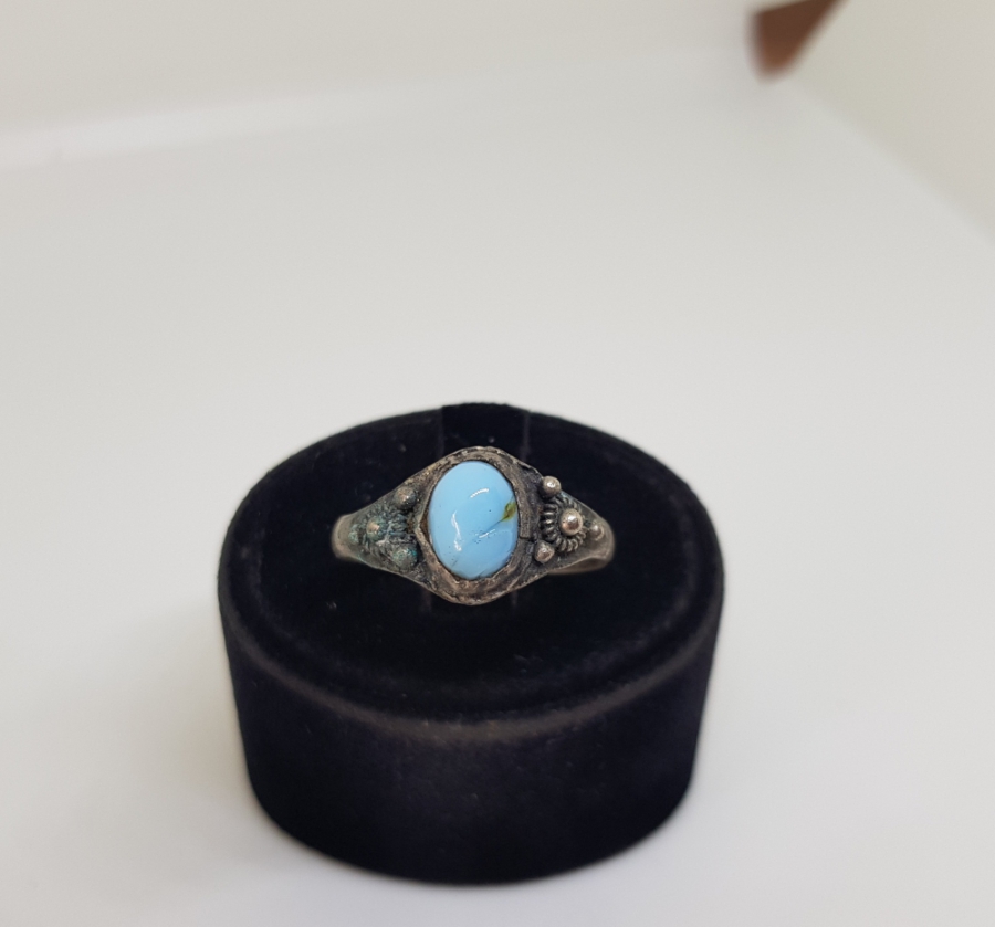 TURKUAZ TAŞLI VE GÜHERZE İŞÇİLİKLİ GÜMÜŞ NAZAR YÜZÜĞÜ