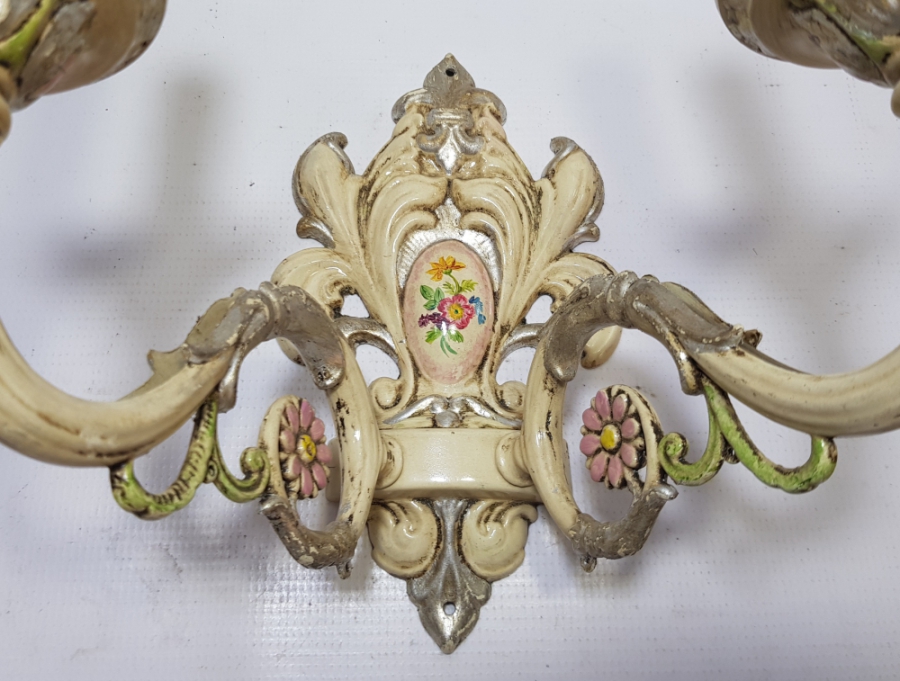 ÜZERİ EL BOYAMA İŞÇİLİKLİ ANTİKA METAL DUVAR LAMBA APLİĞİ