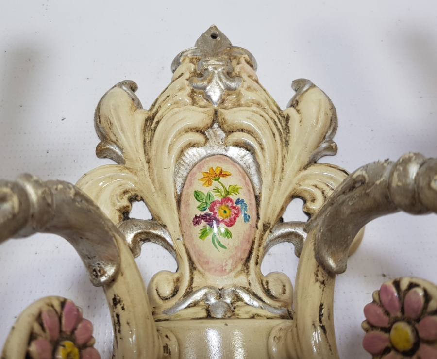 ÜZERİ EL BOYAMA İŞÇİLİKLİ ANTİKA METAL DUVAR LAMBA APLİĞİ