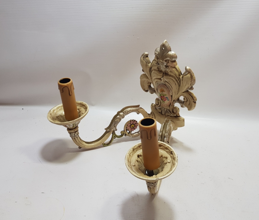 ÜZERİ EL BOYAMA İŞÇİLİKLİ ANTİKA METAL DUVAR LAMBA APLİĞİ