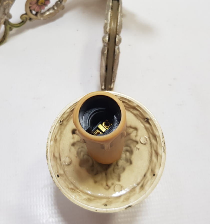 ÜZERİ EL BOYAMA İŞÇİLİKLİ ANTİKA METAL DUVAR LAMBA APLİĞİ