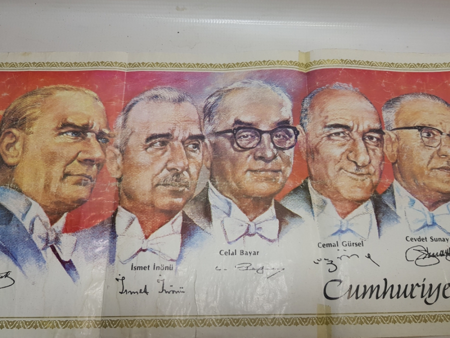 1981 YILINA KADAR CUMHURİYET BAŞKANLIĞI YAPMIŞ KİŞİLERİN FOTOĞRAFLARININ BULUNDUĞU BÜYÜK BOY POSTER