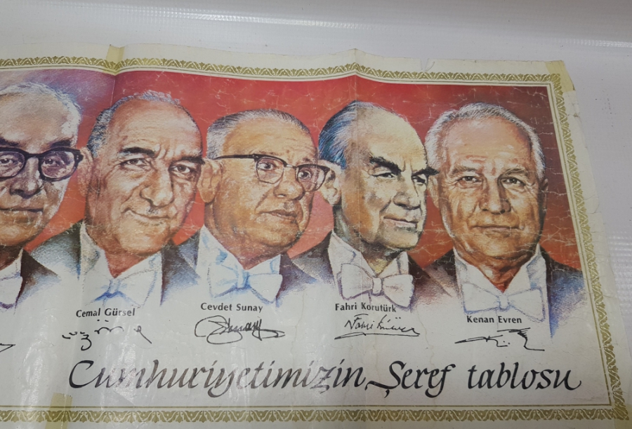 1981 YILINA KADAR CUMHURİYET BAŞKANLIĞI YAPMIŞ KİŞİLERİN FOTOĞRAFLARININ BULUNDUĞU BÜYÜK BOY POSTER