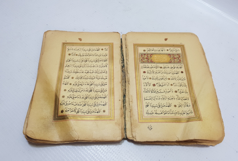 İÇİNDE KABE-İ ŞERİF GÖRSELİ BULUNAN ALTIN VARAKLI OSMANLI DÖNEMİ BASKI DELAİL HAYRAT