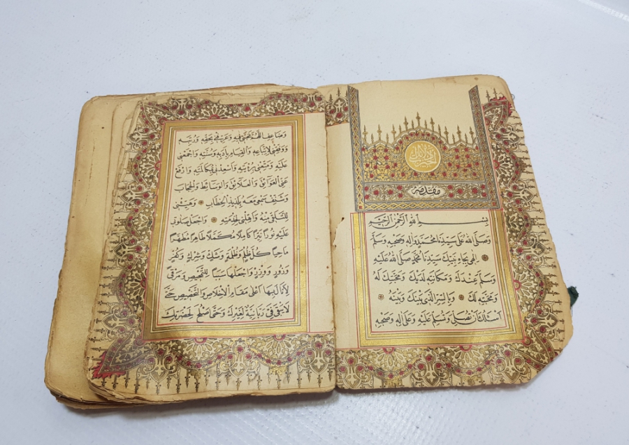 İÇİNDE KABE-İ ŞERİF GÖRSELİ BULUNAN ALTIN VARAKLI OSMANLI DÖNEMİ BASKI DELAİL HAYRAT