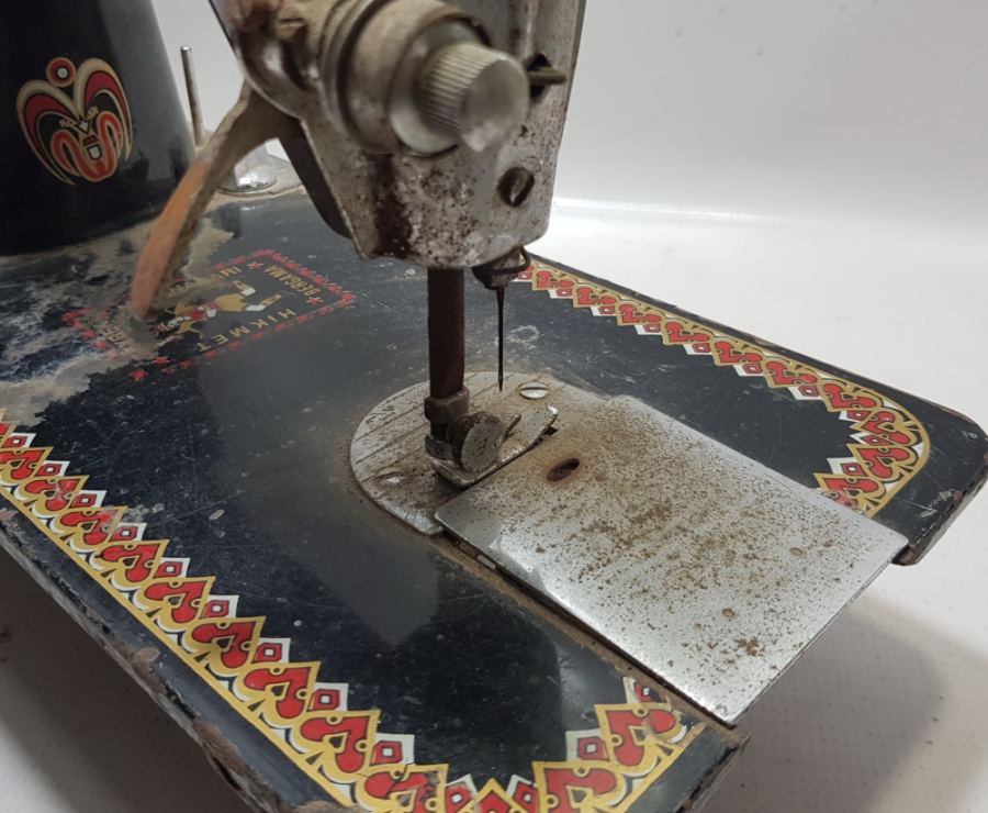 ZEYBEK MARKA ÇOK NADİR BERGAMA ÜRETİMİ DİKİŞ MAKİNESİ