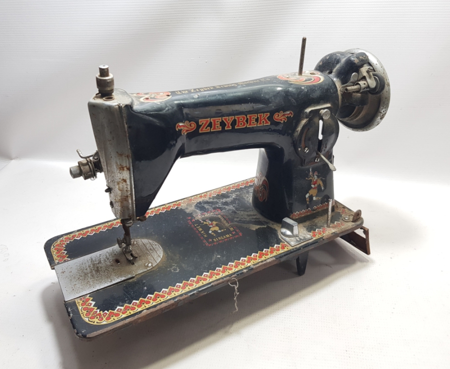 ZEYBEK MARKA ÇOK NADİR BERGAMA ÜRETİMİ DİKİŞ MAKİNESİ