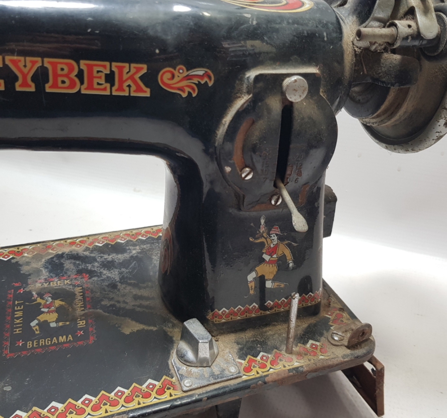 ZEYBEK MARKA ÇOK NADİR BERGAMA ÜRETİMİ DİKİŞ MAKİNESİ