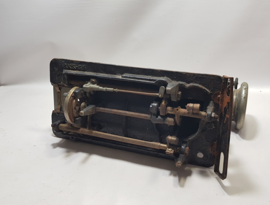 ZEYBEK MARKA ÇOK NADİR BERGAMA ÜRETİMİ DİKİŞ MAKİNESİ