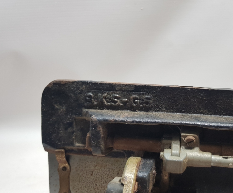 ZEYBEK MARKA ÇOK NADİR BERGAMA ÜRETİMİ DİKİŞ MAKİNESİ