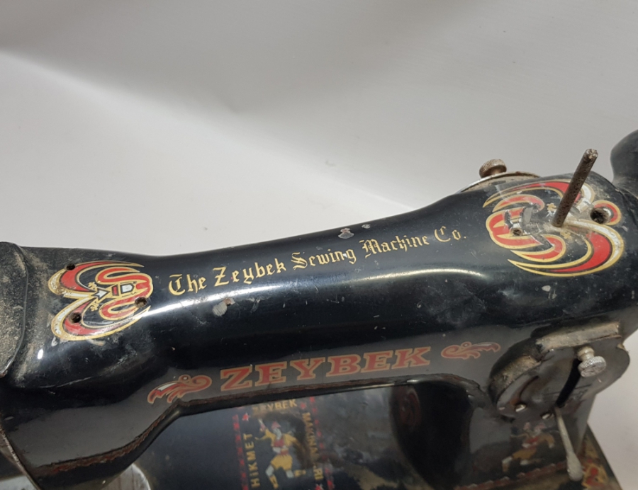 ZEYBEK MARKA ÇOK NADİR BERGAMA ÜRETİMİ DİKİŞ MAKİNESİ