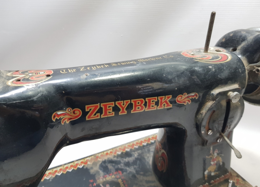 ZEYBEK MARKA ÇOK NADİR BERGAMA ÜRETİMİ DİKİŞ MAKİNESİ