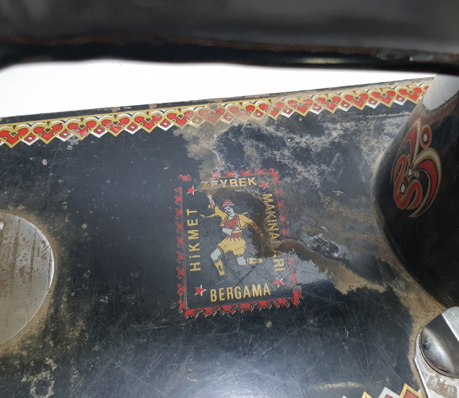 ZEYBEK MARKA ÇOK NADİR BERGAMA ÜRETİMİ DİKİŞ MAKİNESİ