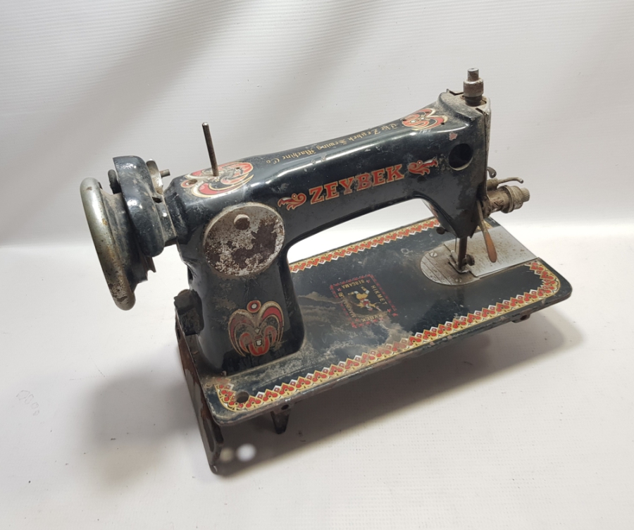 ZEYBEK MARKA ÇOK NADİR BERGAMA ÜRETİMİ DİKİŞ MAKİNESİ