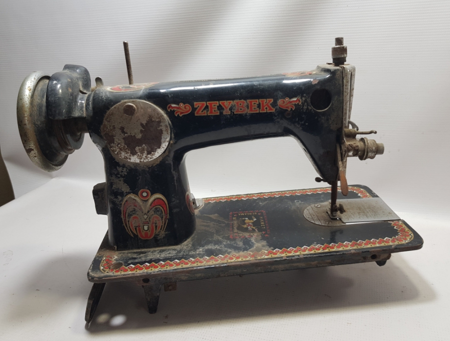ZEYBEK MARKA ÇOK NADİR BERGAMA ÜRETİMİ DİKİŞ MAKİNESİ
