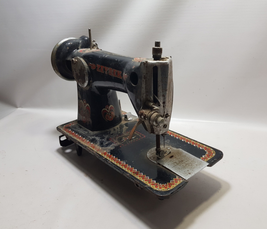 ZEYBEK MARKA ÇOK NADİR BERGAMA ÜRETİMİ DİKİŞ MAKİNESİ