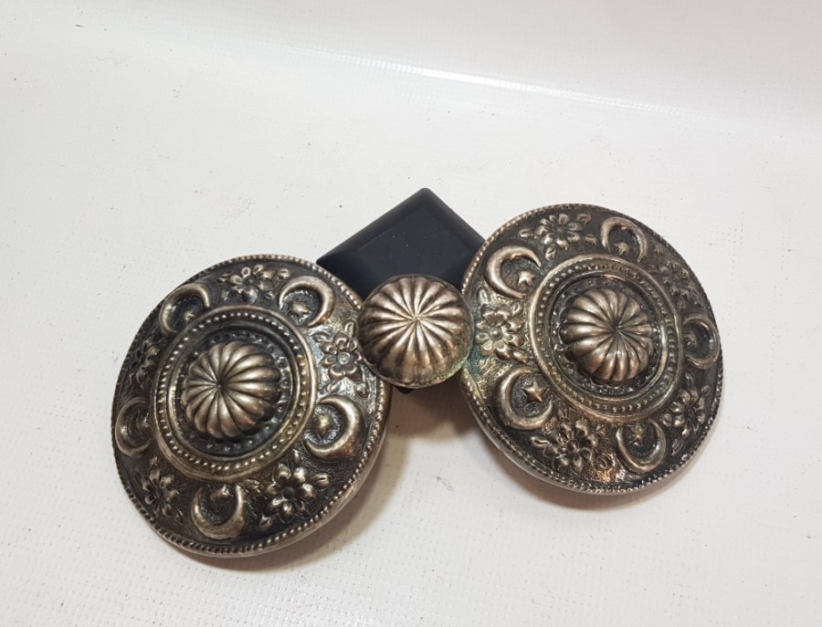 OSMANLI DÖNEMİ KABARTMA İŞÇİLİKLİ VE ÜZERİ AY YILDIZLI GELİN KEMERİ