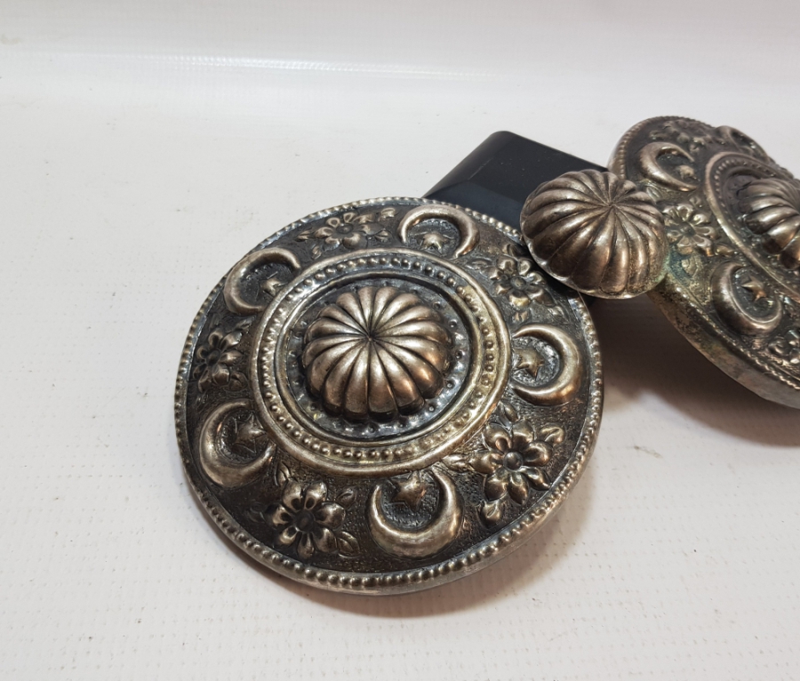 OSMANLI DÖNEMİ KABARTMA İŞÇİLİKLİ VE ÜZERİ AY YILDIZLI GELİN KEMERİ