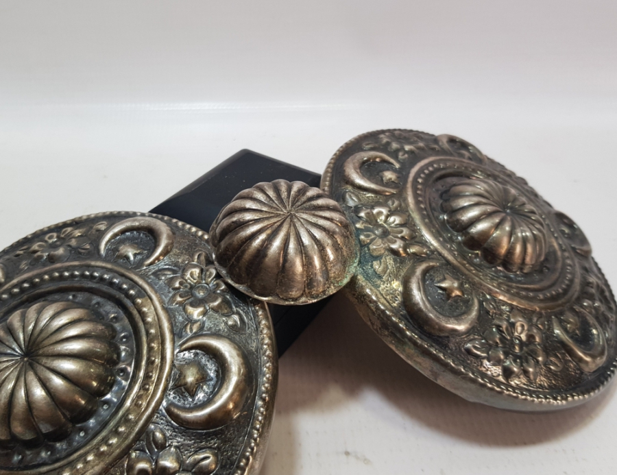 OSMANLI DÖNEMİ KABARTMA İŞÇİLİKLİ VE ÜZERİ AY YILDIZLI GELİN KEMERİ