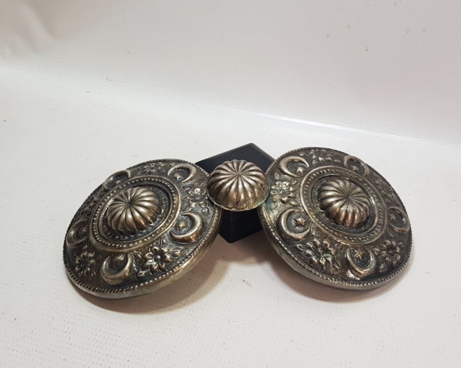 OSMANLI DÖNEMİ KABARTMA İŞÇİLİKLİ VE ÜZERİ AY YILDIZLI GELİN KEMERİ