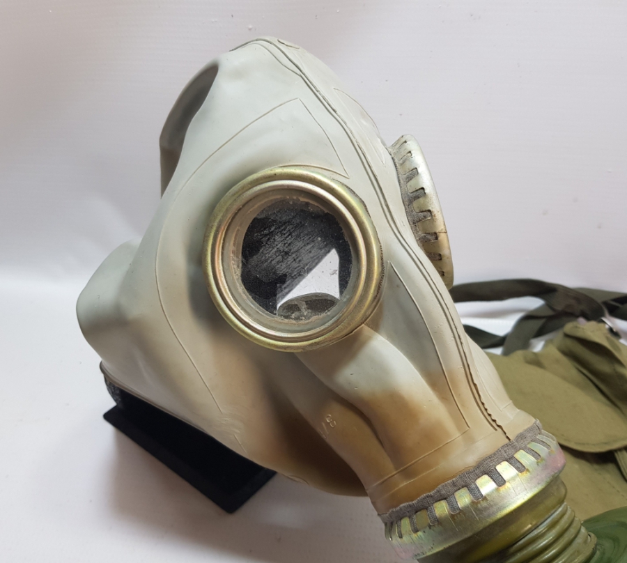 ORİJİNAL ÇANTASINDA ANTİKA GAZ MASKESİ