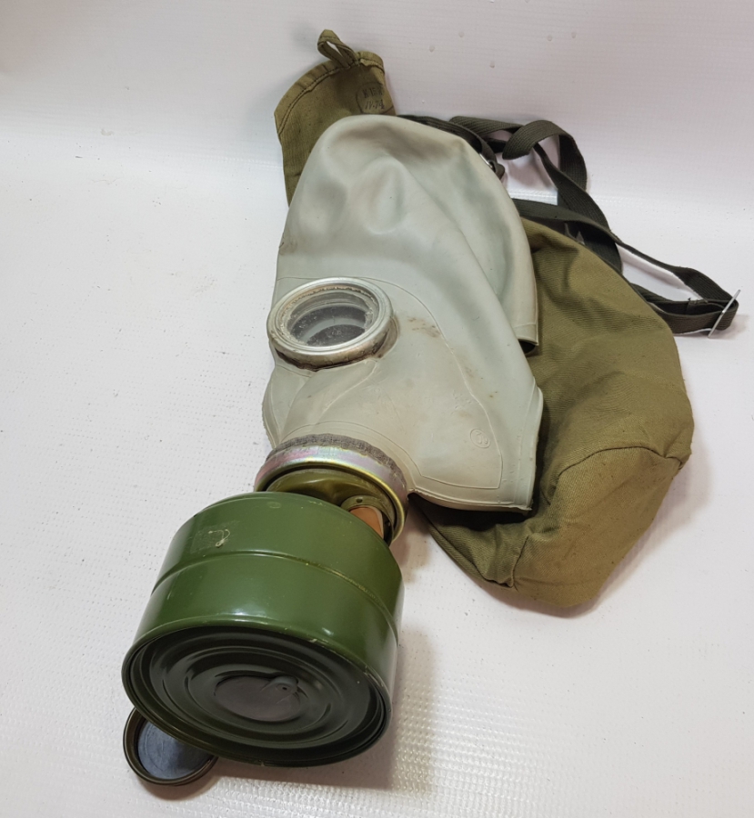 ORİJİNAL ÇANTASINDA ANTİKA GAZ MASKESİ