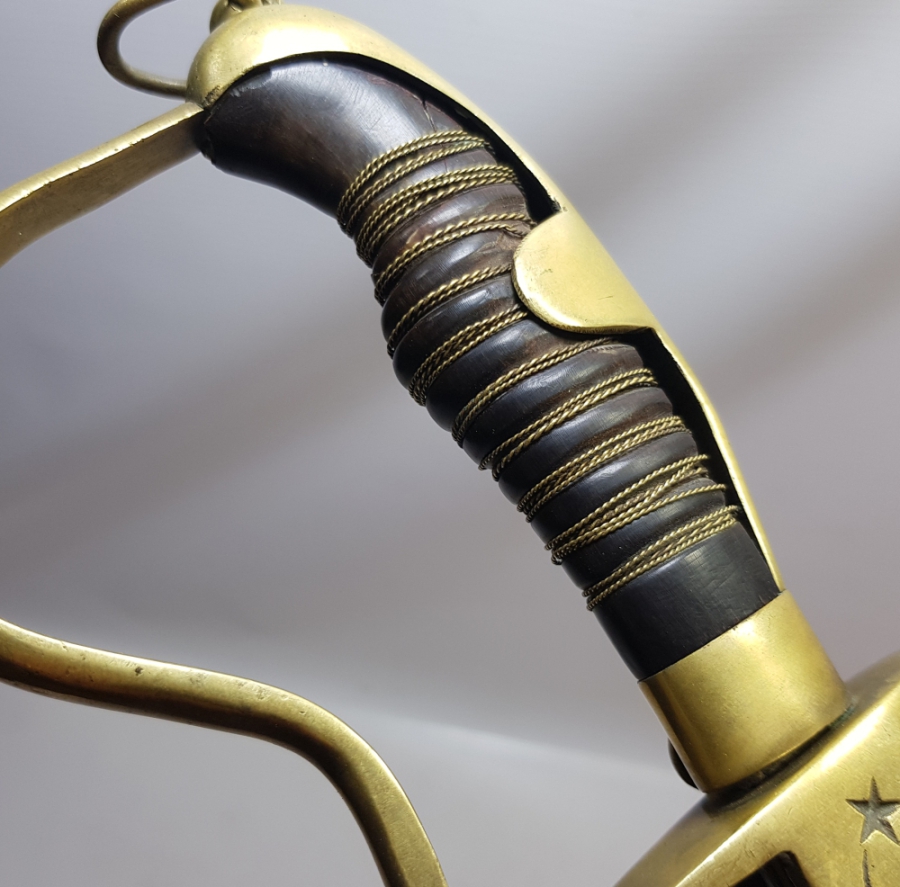 1940 YILI BOYNUZ SAPLI SUBAY KILICI