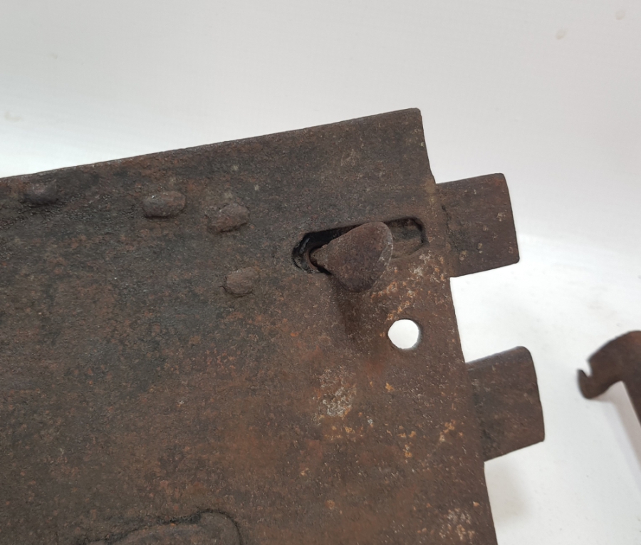 ORİJİNAL ANAHTARIYLA KOÇ BAŞI FİGÜRLÜ TEKKE İŞİ KAPI KİLİDİ