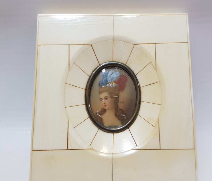 1850'LERDEN FİL DİŞİ ÇERÇEVELİ EL YAPIMI RESİM