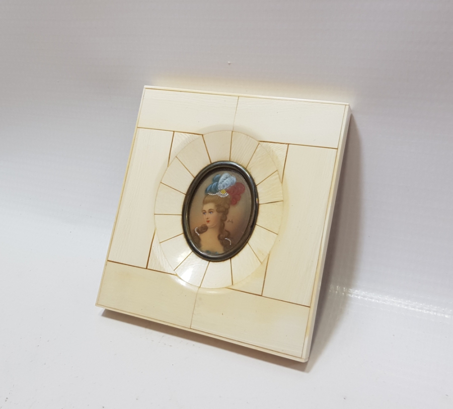 1850'LERDEN FİL DİŞİ ÇERÇEVELİ EL YAPIMI RESİM