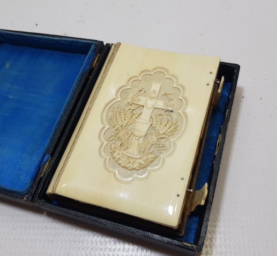 ORİJİNAL KUTUSUNDA 1900 BAŞLARI FİLDİŞİ KAPLI ÇOK NADİR İNCİL