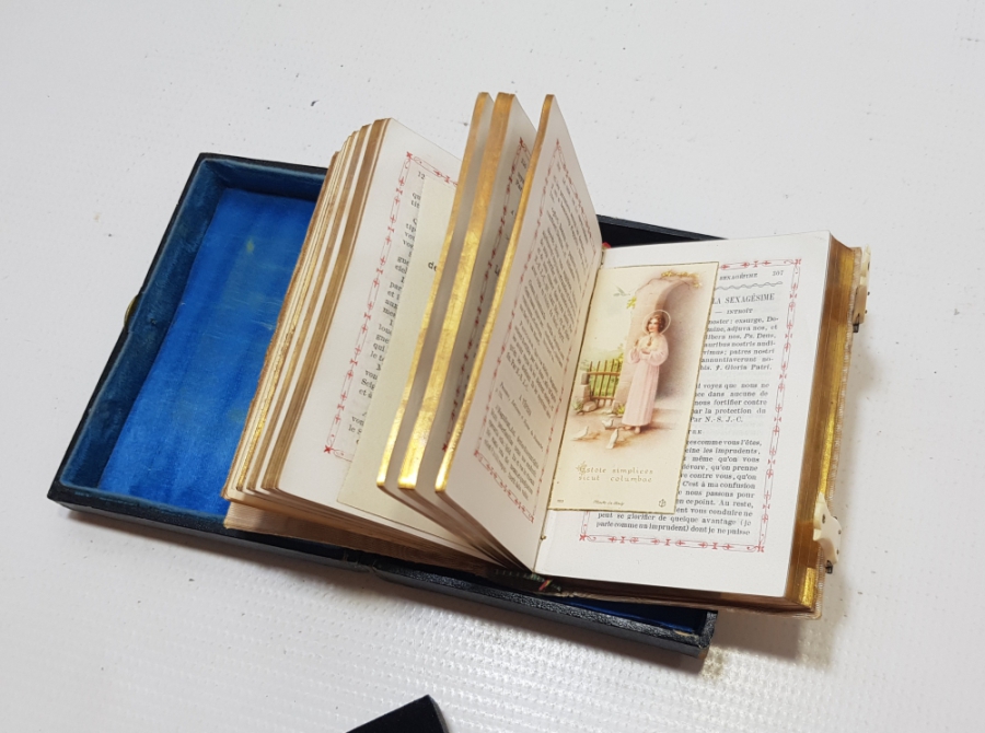 ORİJİNAL KUTUSUNDA 1900 BAŞLARI FİLDİŞİ KAPLI ÇOK NADİR İNCİL