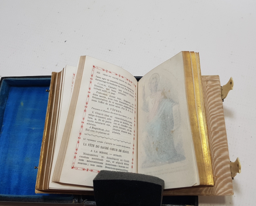 ORİJİNAL KUTUSUNDA 1900 BAŞLARI FİLDİŞİ KAPLI ÇOK NADİR İNCİL