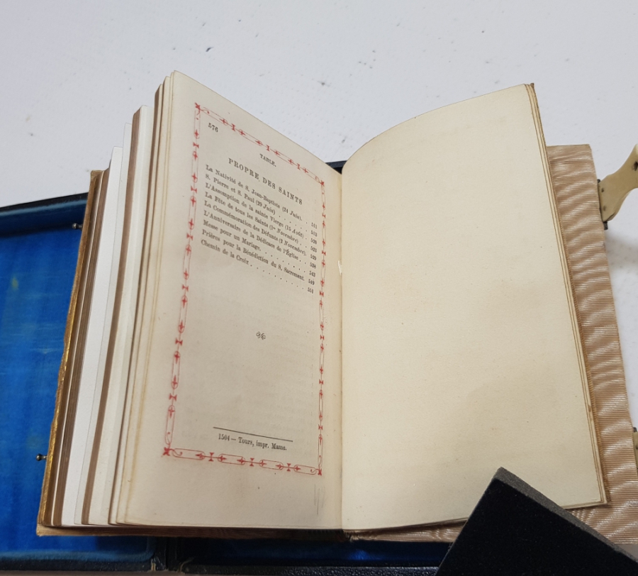 ORİJİNAL KUTUSUNDA 1900 BAŞLARI FİLDİŞİ KAPLI ÇOK NADİR İNCİL