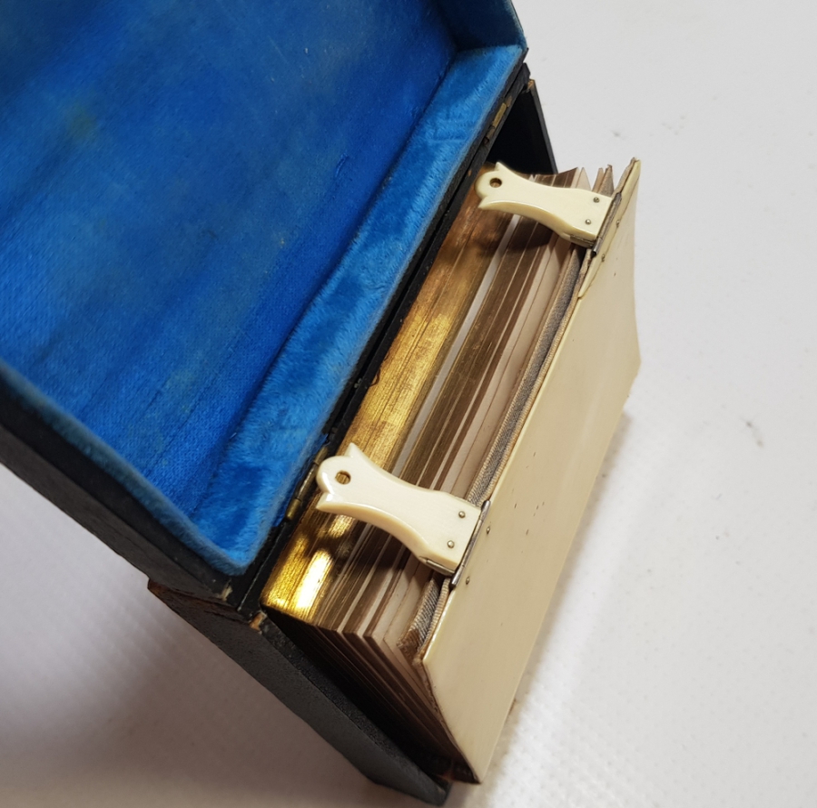 ORİJİNAL KUTUSUNDA 1900 BAŞLARI FİLDİŞİ KAPLI ÇOK NADİR İNCİL