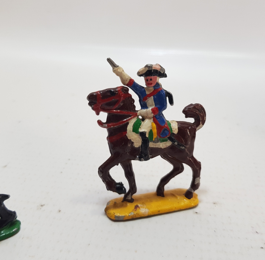 EL BOYAMA İKİ ADET ANTİKA KURŞUN ASKER