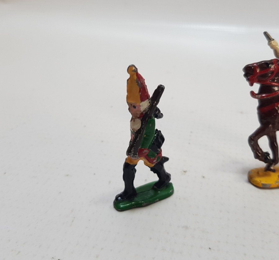 EL BOYAMA İKİ ADET ANTİKA KURŞUN ASKER