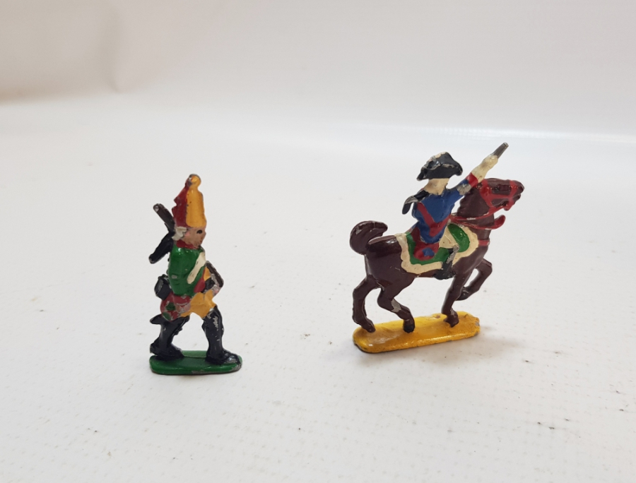 EL BOYAMA İKİ ADET ANTİKA KURŞUN ASKER