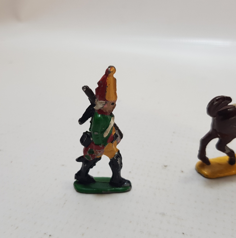 EL BOYAMA İKİ ADET ANTİKA KURŞUN ASKER