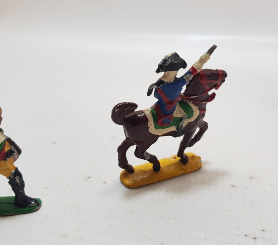 EL BOYAMA İKİ ADET ANTİKA KURŞUN ASKER